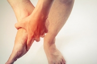 How to Deal With Chronic Foot Pain